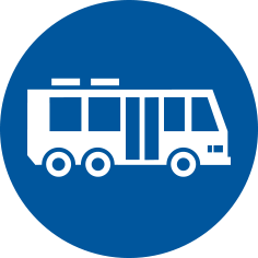 ÖPNV-Abfahrtsanzeige im Gebäudeinformationssystem mit Linien, Fahrtrichtungen und Abfahrtszeiten.